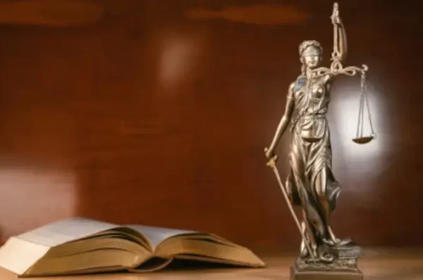 תמונה של משפט וצדק