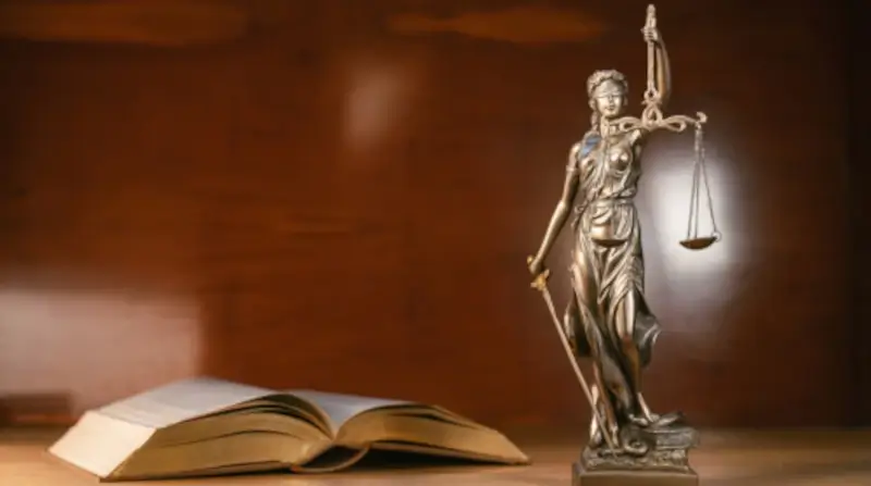 תמונה של משפט וצדק